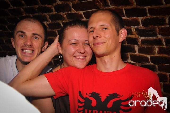 Petrecea de miercuri seara în Club Escape, 