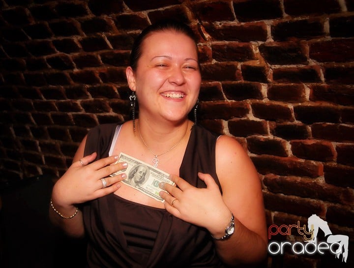 Petrecea de miercuri seara în Club Escape, 