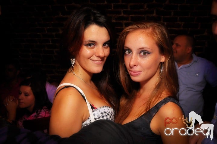 Petrecea de miercuri seara în Club Escape, 