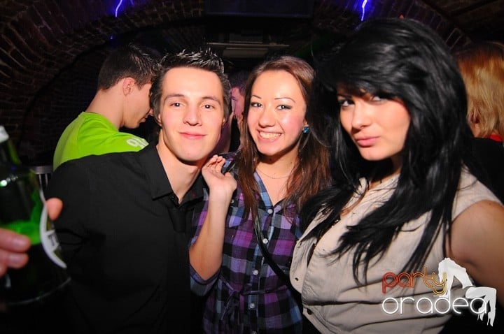 Petrecem toată noaptea, 