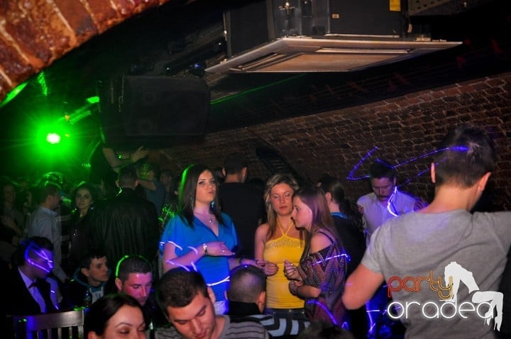 Petrecem toată noaptea, 