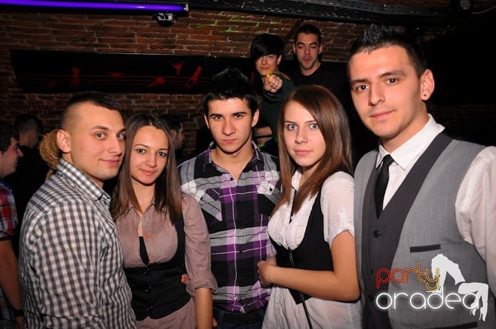 Petrecem toată noaptea, 