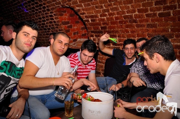 Petrecem toată noaptea, 