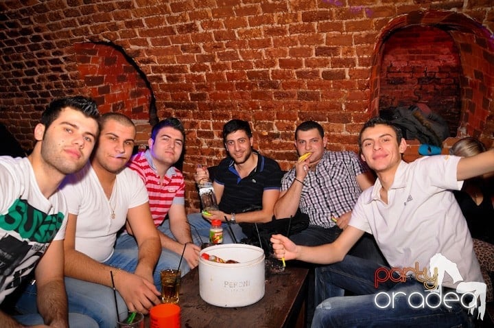 Petrecem toată noaptea, 