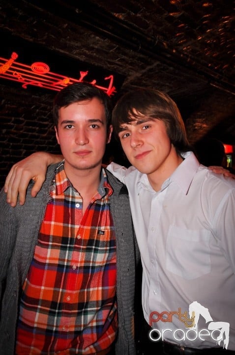 Petrecem toată noaptea, 