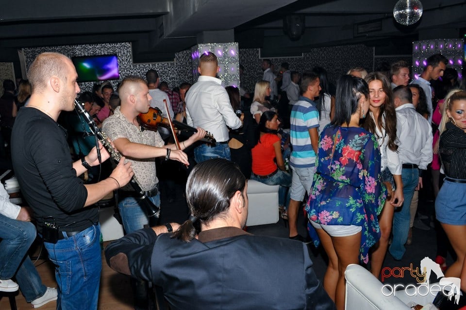 Petrecere alături de Blaga, 