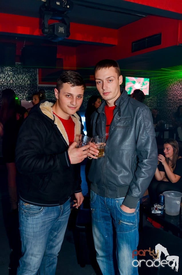 Petrecere aniversară în Club Life, 