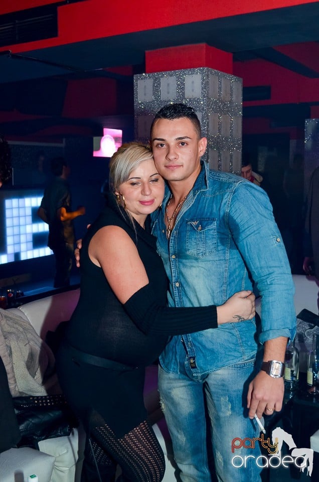 Petrecere aniversară în Club Life, 