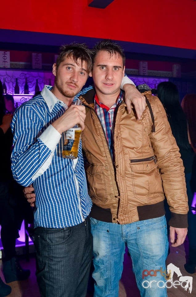 Petrecere aniversară în Club Life, 