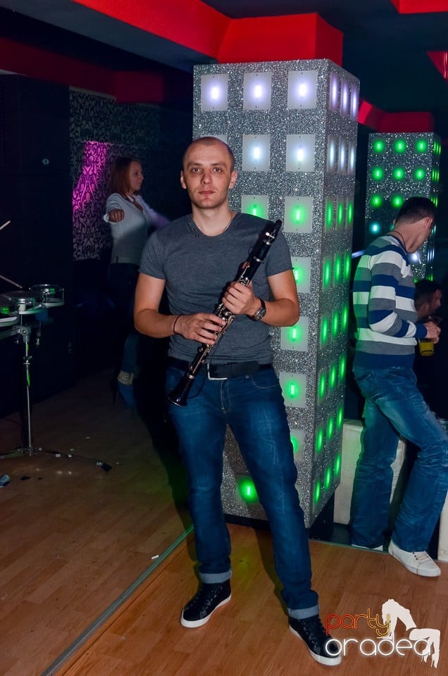 Petrecere aniversară în Club Life, 