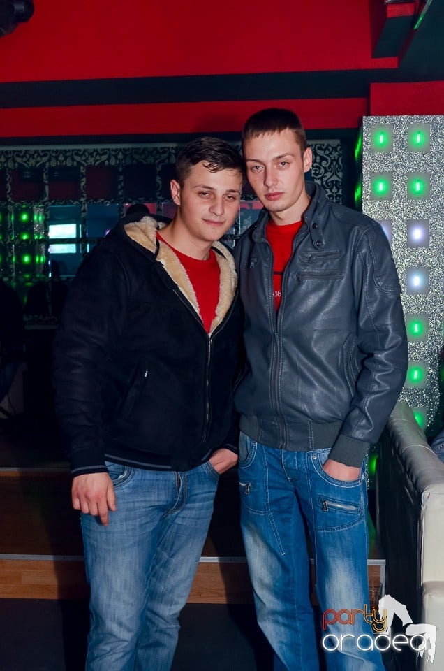 Petrecere aniversară în Club Life, 