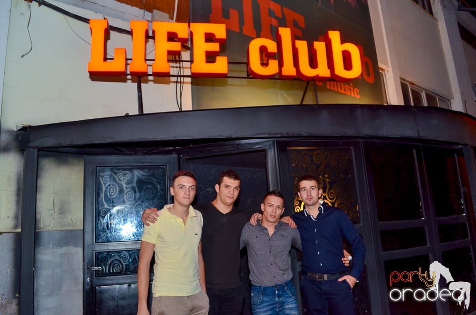 Petrecere aniversară în Club Life, 