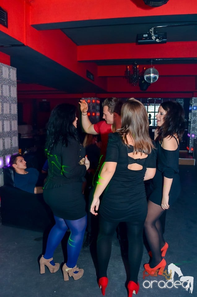 Petrecere aniversară în Club Life, 
