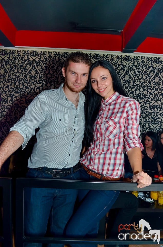 Petrecere aniversară în Club Life, 