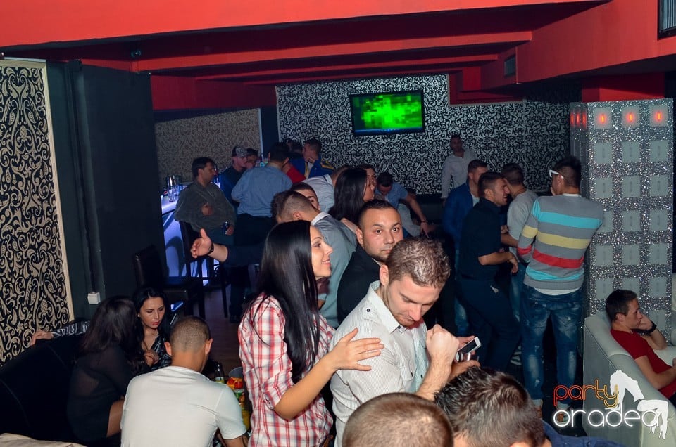 Petrecere aniversară în Club Life, 