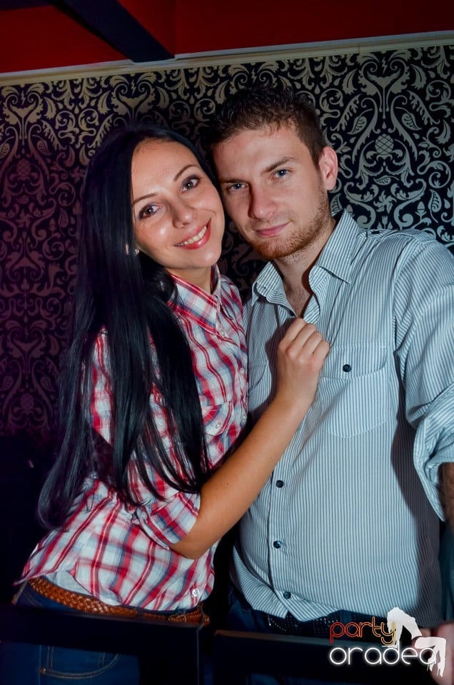 Petrecere aniversară în Club Life, 