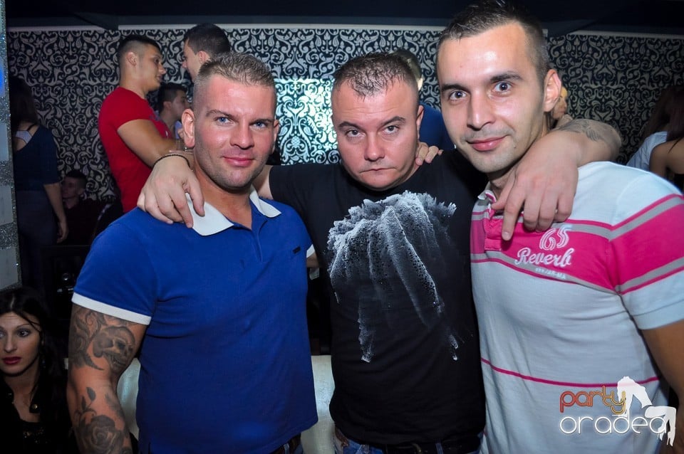 Petrecere cu Blaga şi Liviu Guţă în Life,