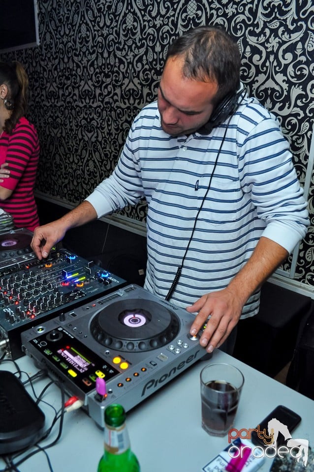 Petrecere cu Blaga şi Liviu Guţă în Life,