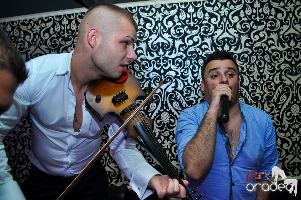 Petrecere cu Blaga şi Liviu Guţă în Life,
