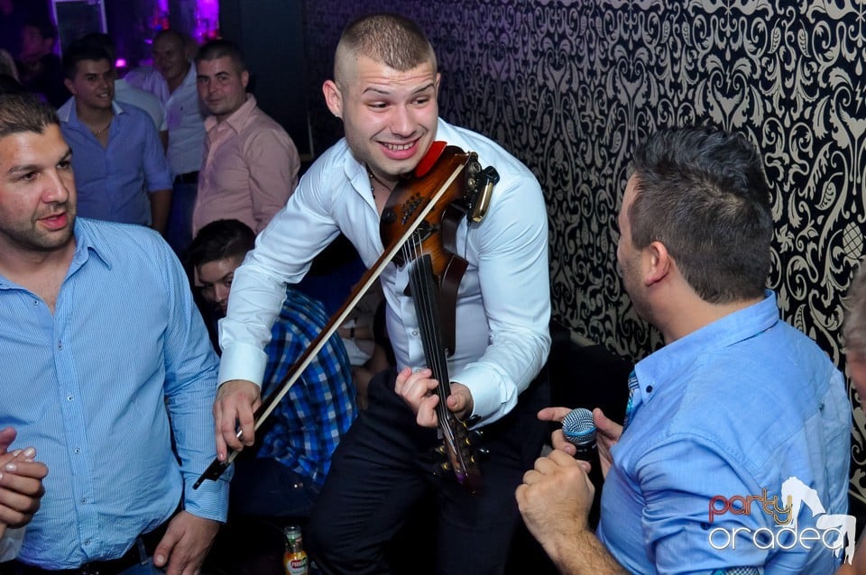 Petrecere cu Blaga şi Liviu Guţă în Life,