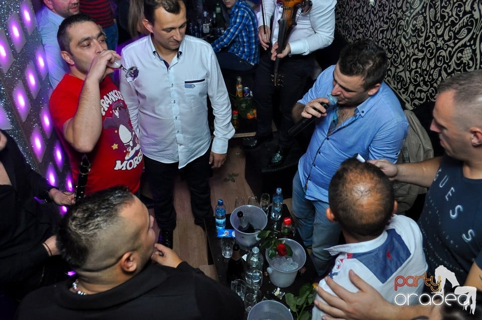 Petrecere cu Blaga şi Liviu Guţă în Life,