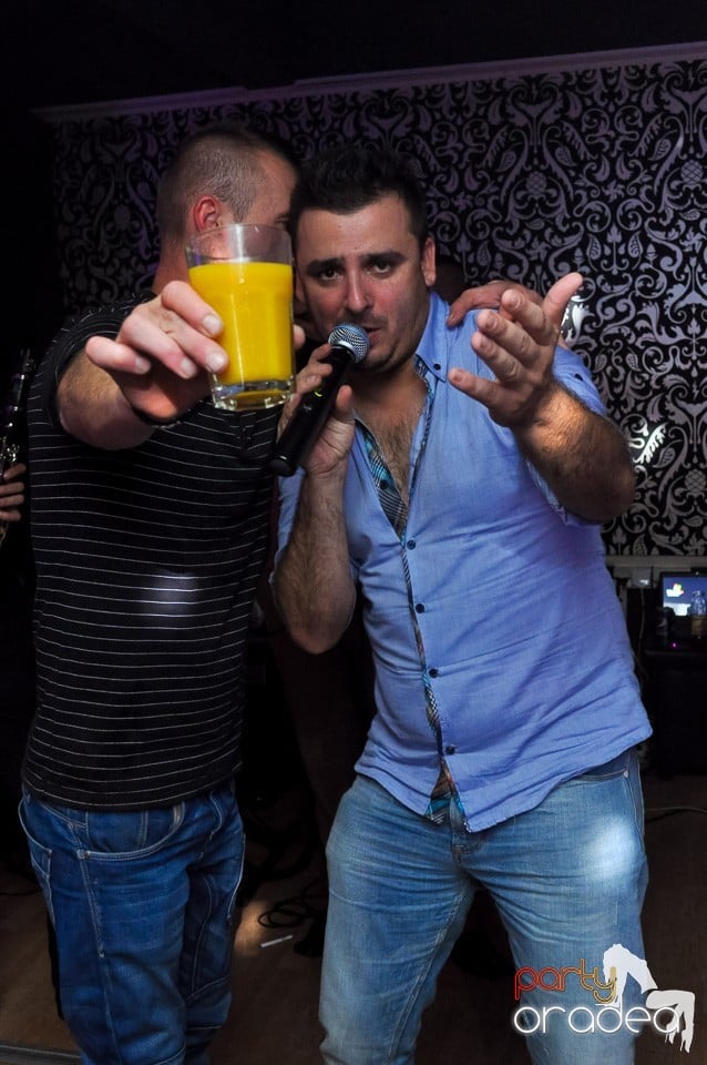 Petrecere cu Blaga şi Liviu Guţă în Life,