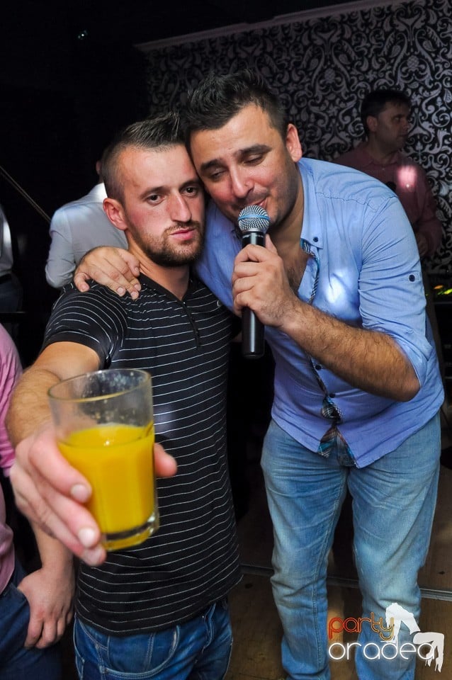 Petrecere cu Blaga şi Liviu Guţă în Life,