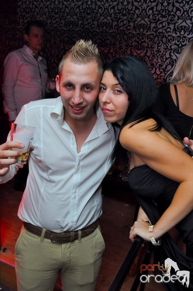 Petrecere cu Blaga şi Liviu Guţă în Life,