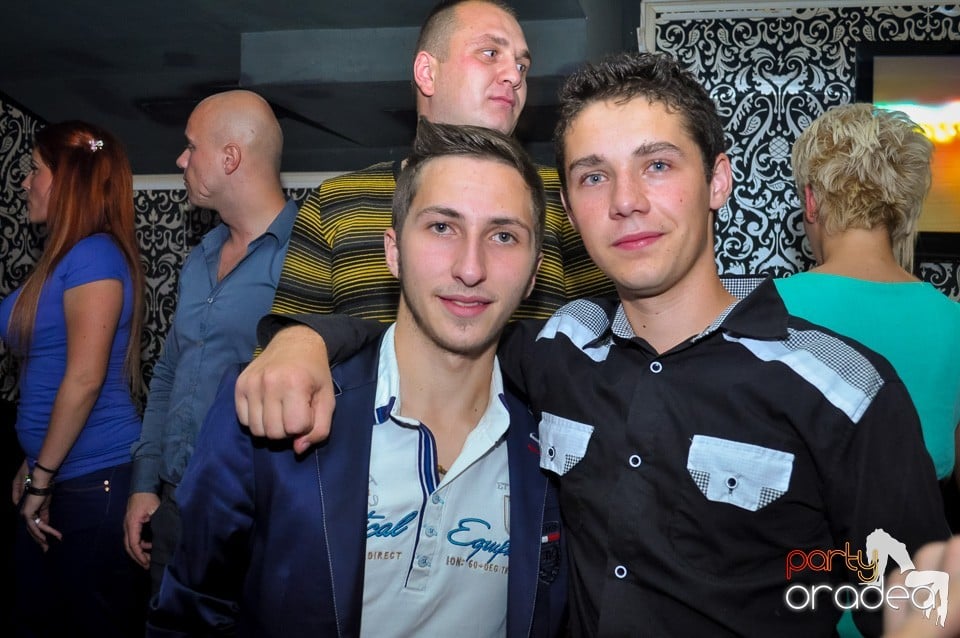 Petrecere cu Blaga şi Liviu Guţă în Life,