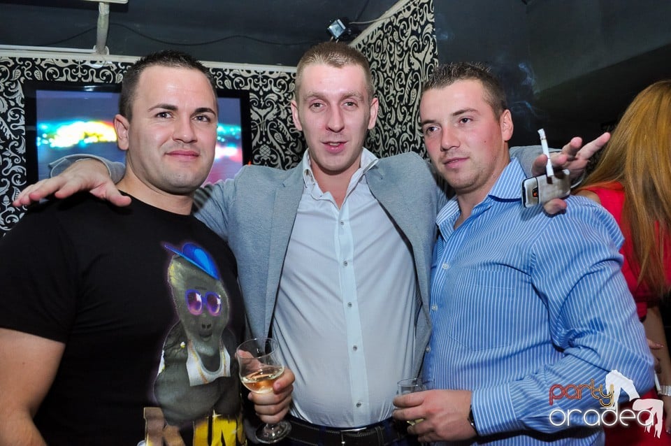 Petrecere cu Blaga şi Liviu Guţă în Life,