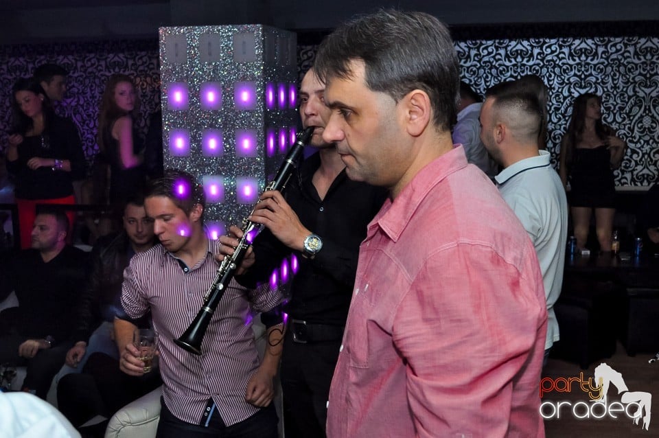 Petrecere cu Blaga şi Liviu Guţă în Life,