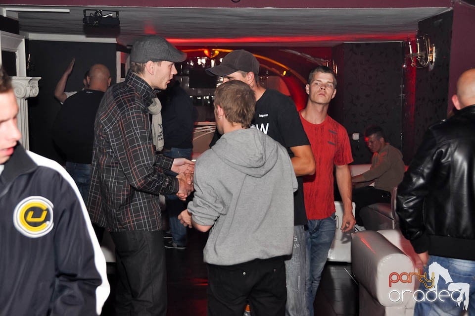 Petrecere cu muzică live în Atti's, 