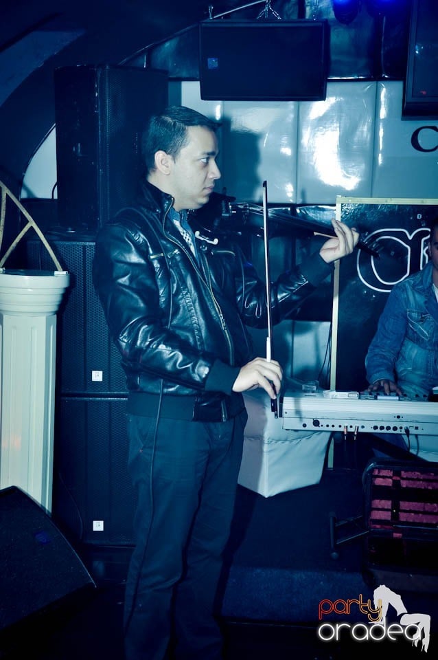 Petrecere cu muzică live în Atti's, 