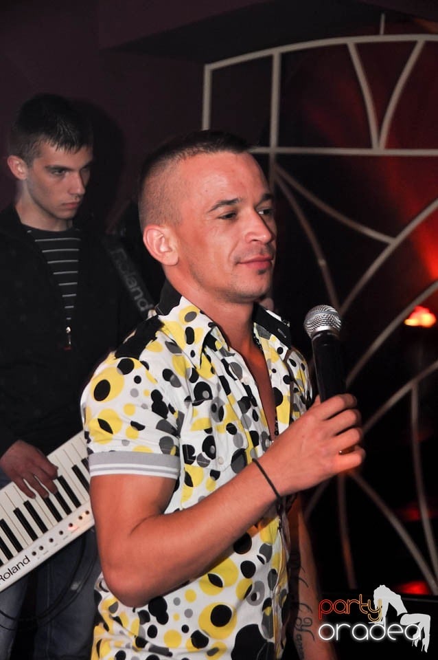 Petrecere cu muzică live în Atti's, 