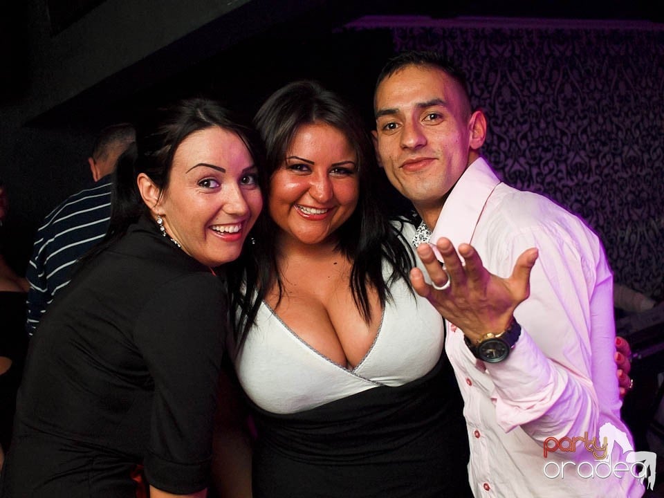 Petrecere cu muzică live în Club Life,
