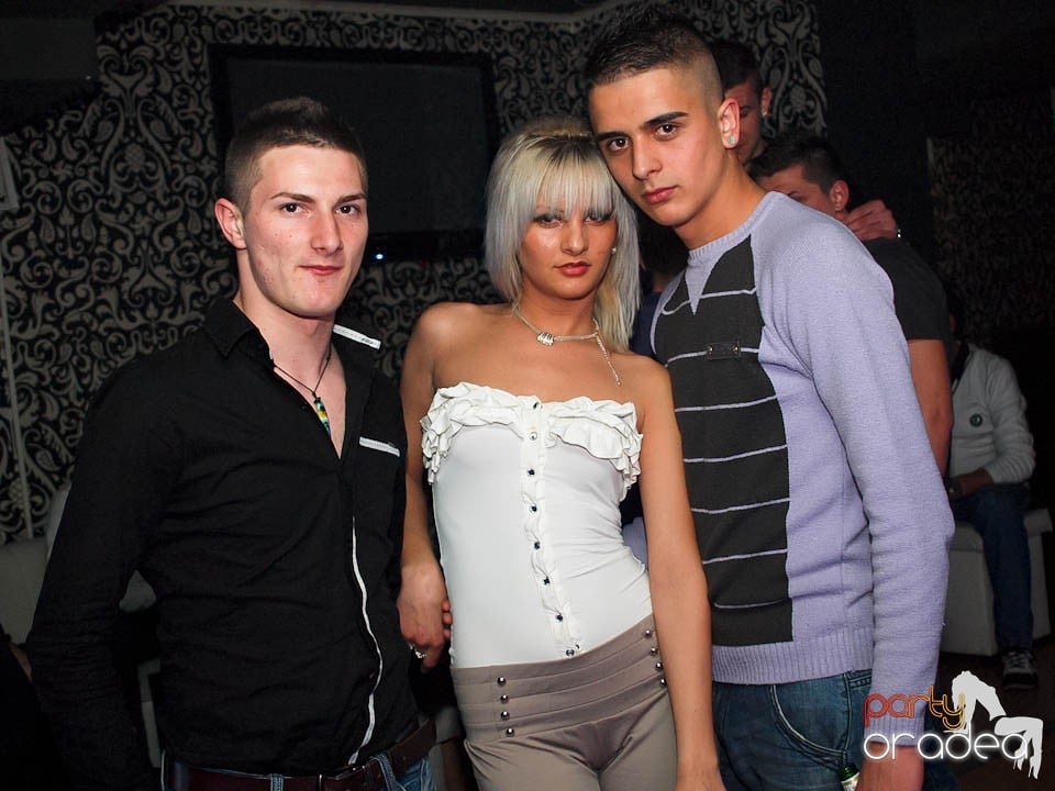 Petrecere cu muzică live în Club Life,