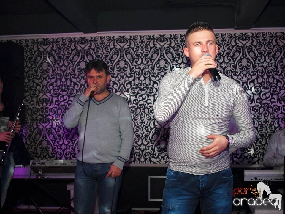 Petrecere cu muzică live în Club Life,