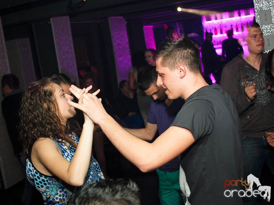 Petrecere cu muzică live în Club Life,