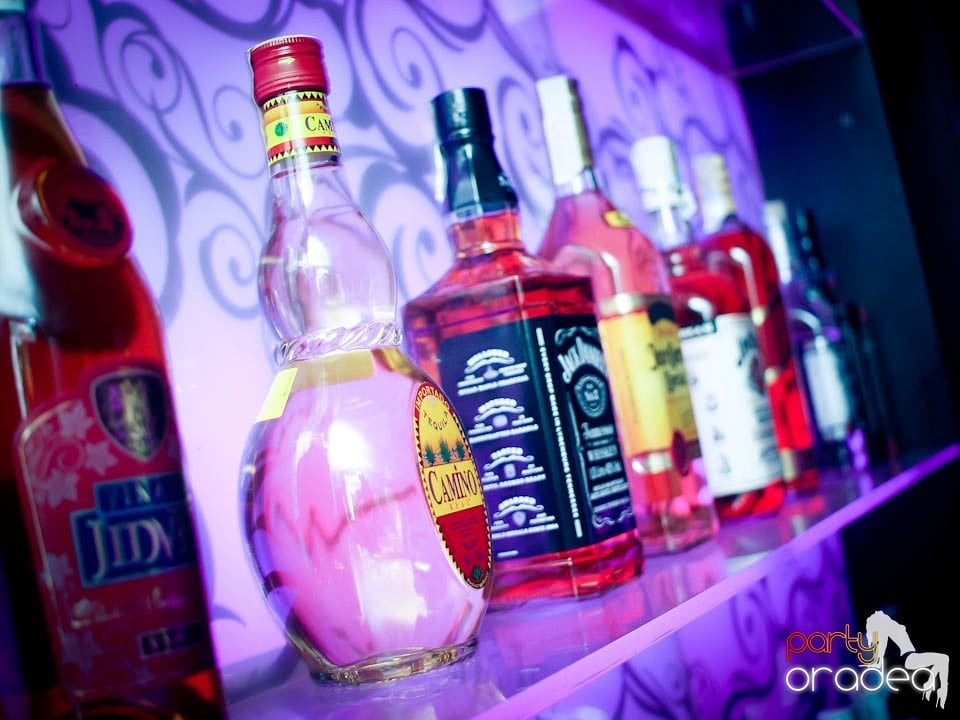 Petrecere cu muzică live în Club Life,