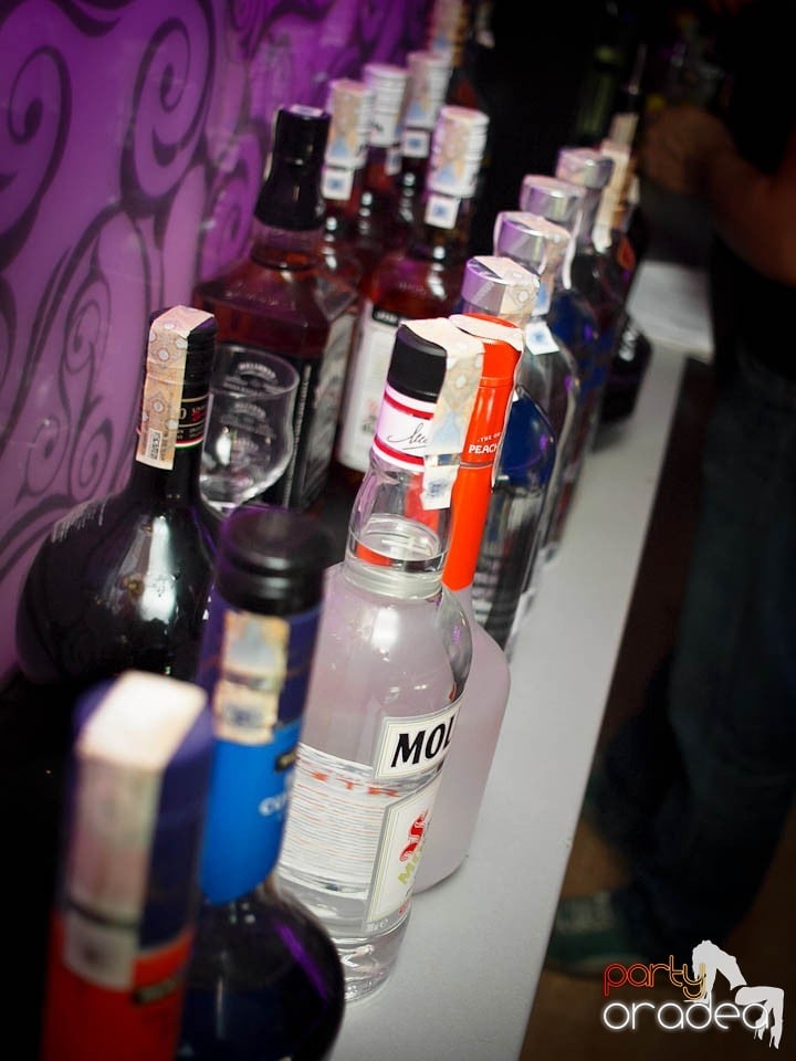 Petrecere cu muzică live în Club Life,