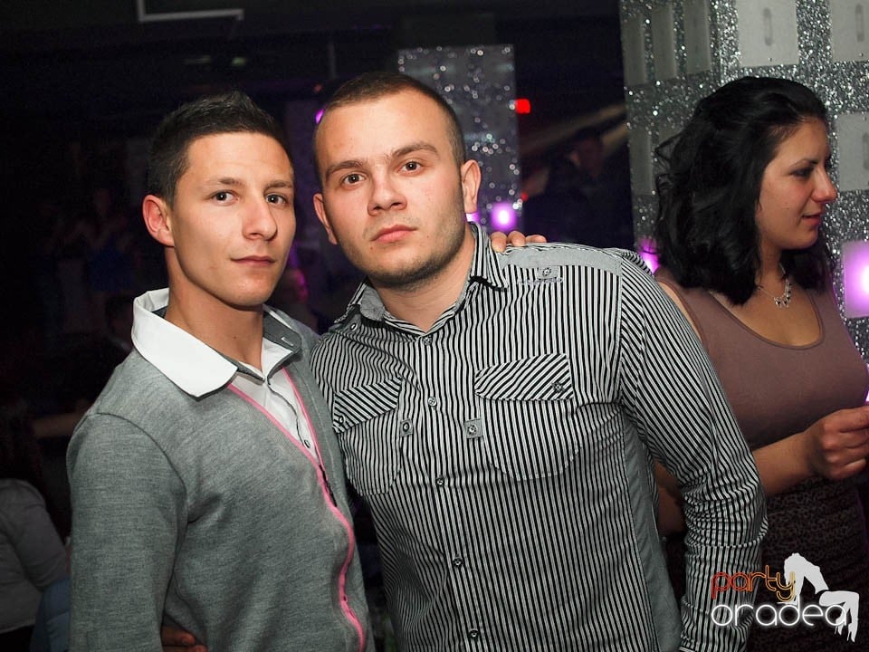 Petrecere cu muzică live în Club Life,