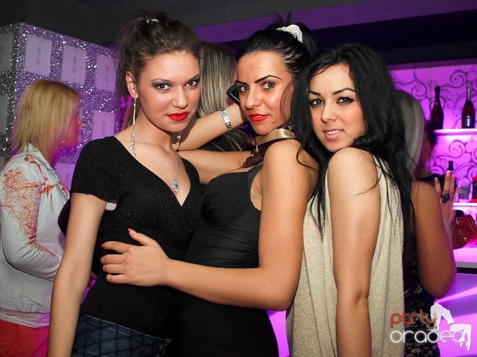 Petrecere cu muzică live în Club Life,
