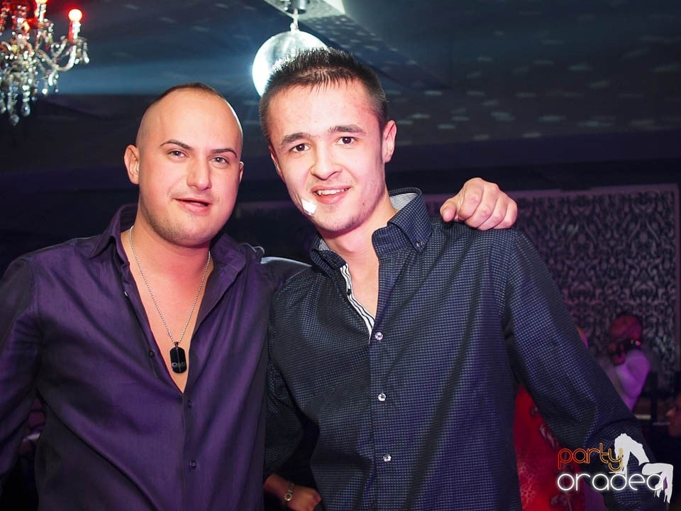Petrecere cu muzică live în Club Life,