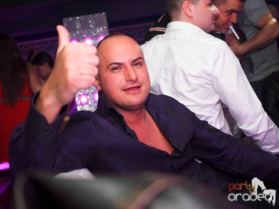 Petrecere cu muzică live în Club Life,