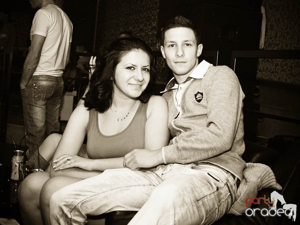 Petrecere cu muzică live în Club Life,