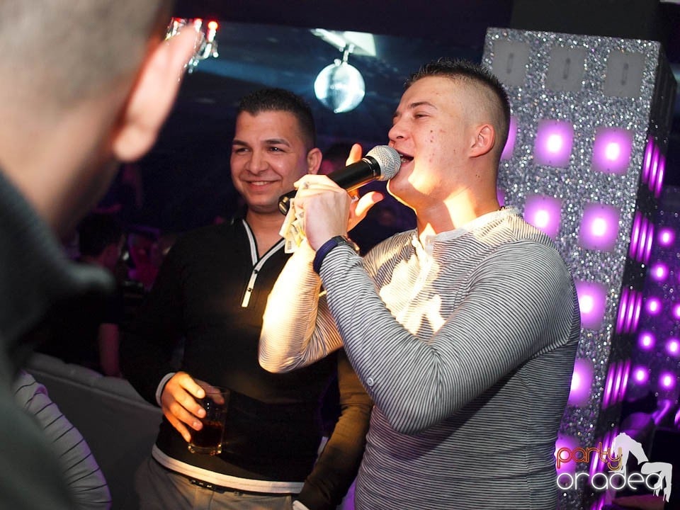 Petrecere cu muzică live în Club Life, 