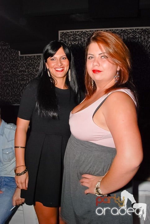 Petrecere cu muzică live în Club Life,