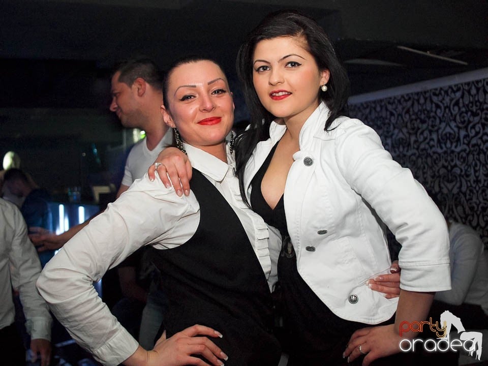 Petrecere cu muzică live în Club Life,