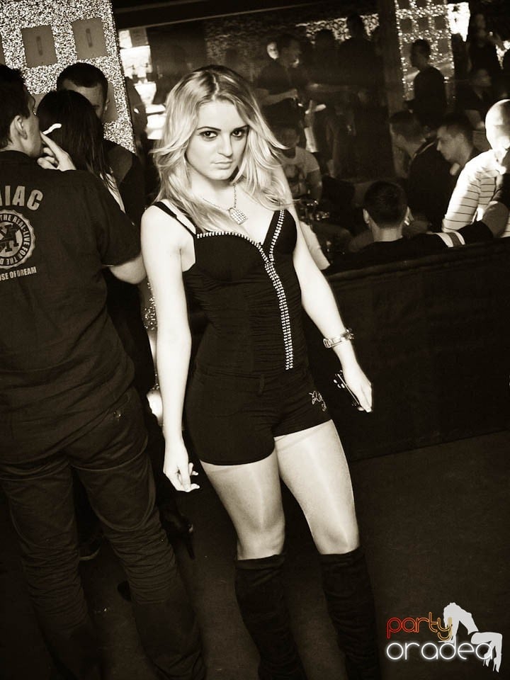 Petrecere cu muzică live în Club Life,