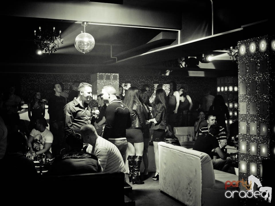 Petrecere cu muzică live în Club Life,